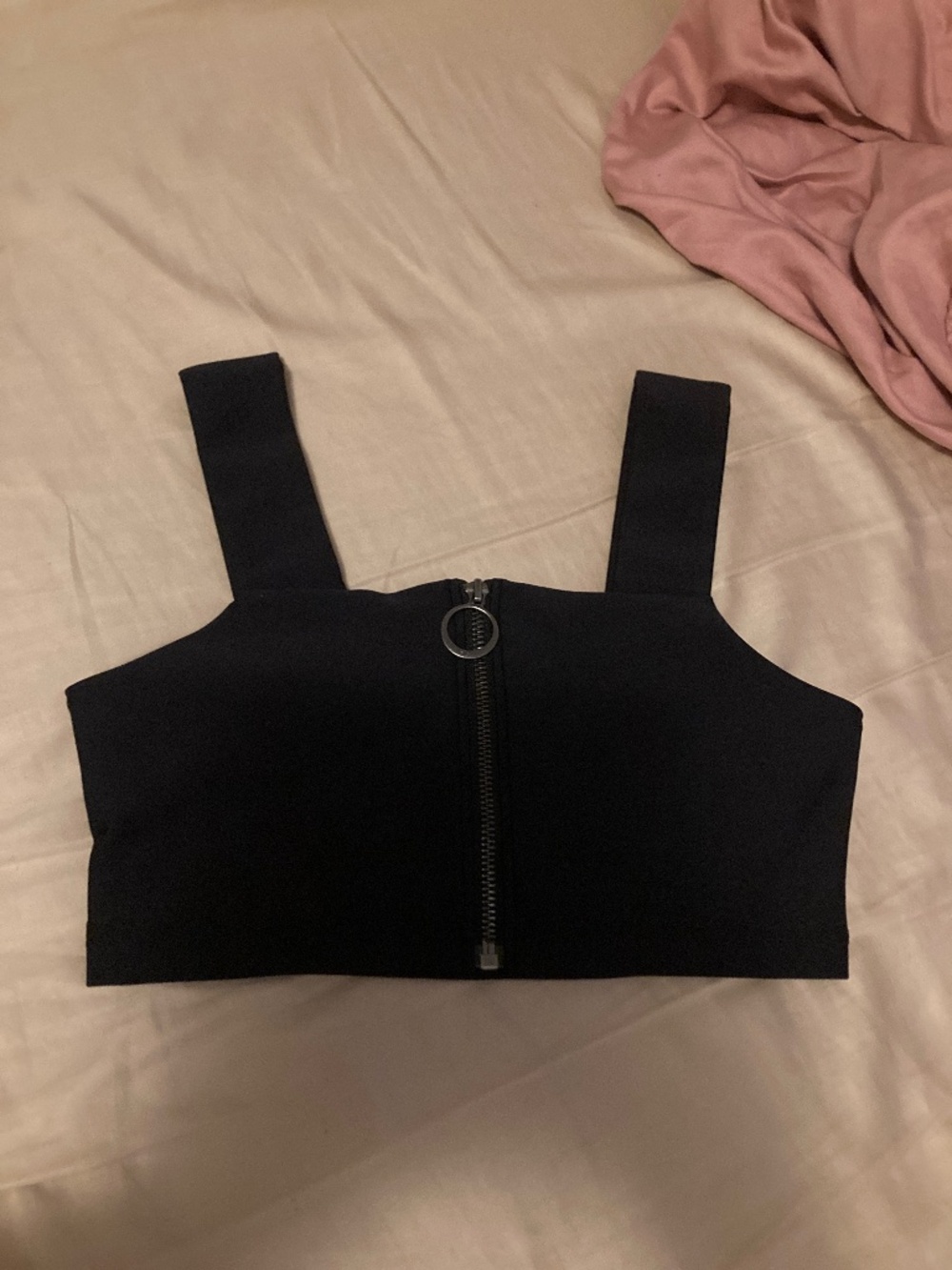 Size XS like new black Alo Yoga front zip bra crop top